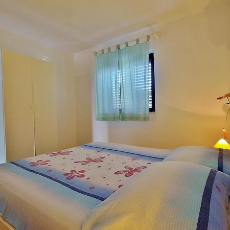 Apartments Eufemija Раб Екстериор снимка