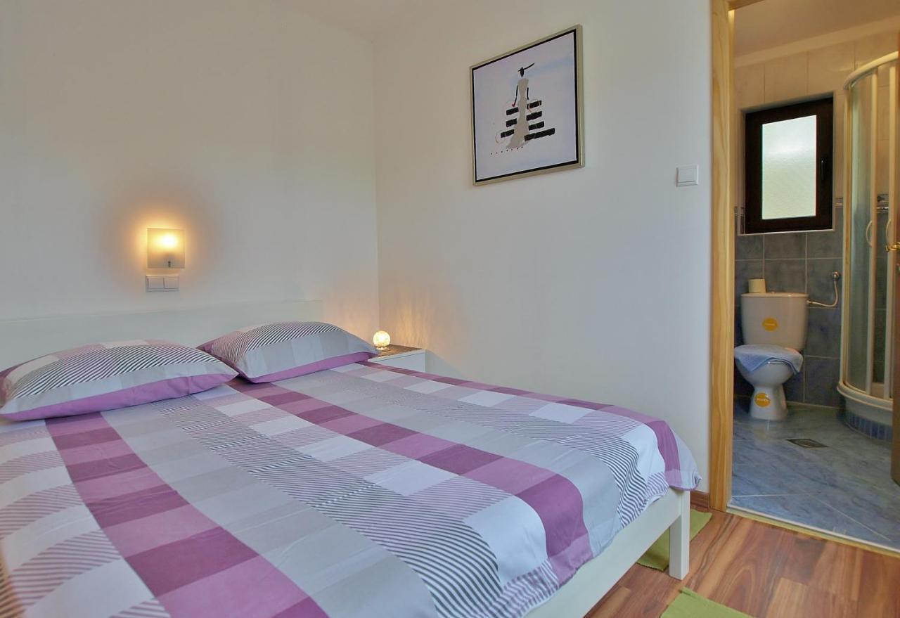 Apartments Eufemija Раб Екстериор снимка