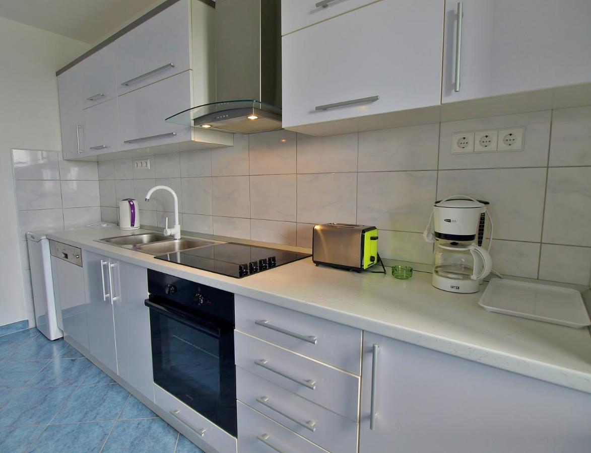 Apartments Eufemija Раб Екстериор снимка