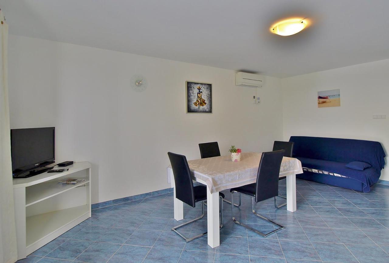 Apartments Eufemija Раб Екстериор снимка