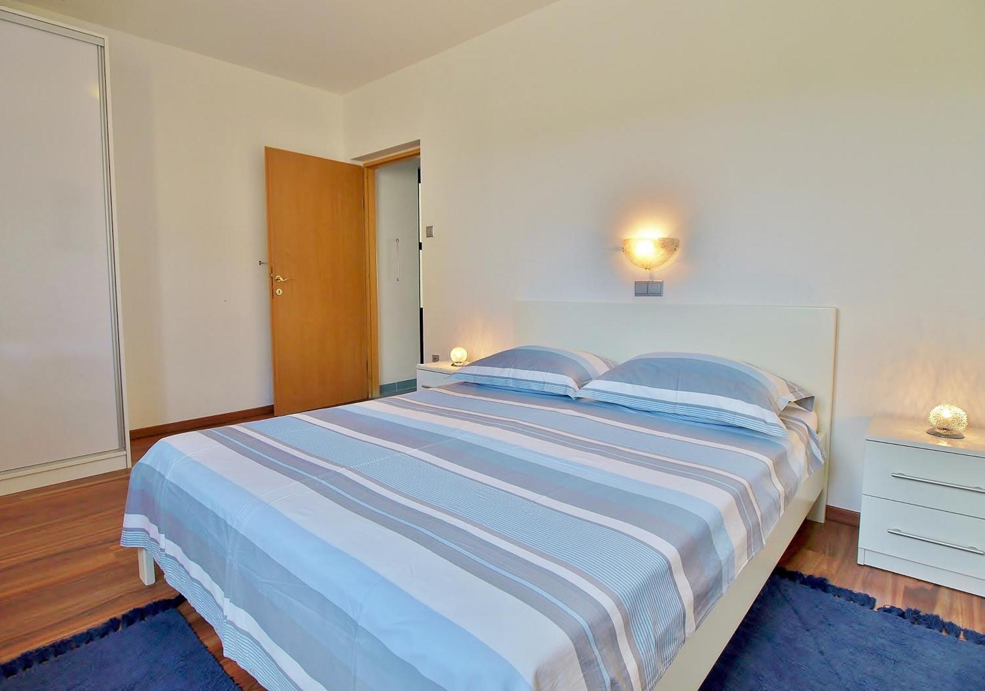 Apartments Eufemija Раб Екстериор снимка