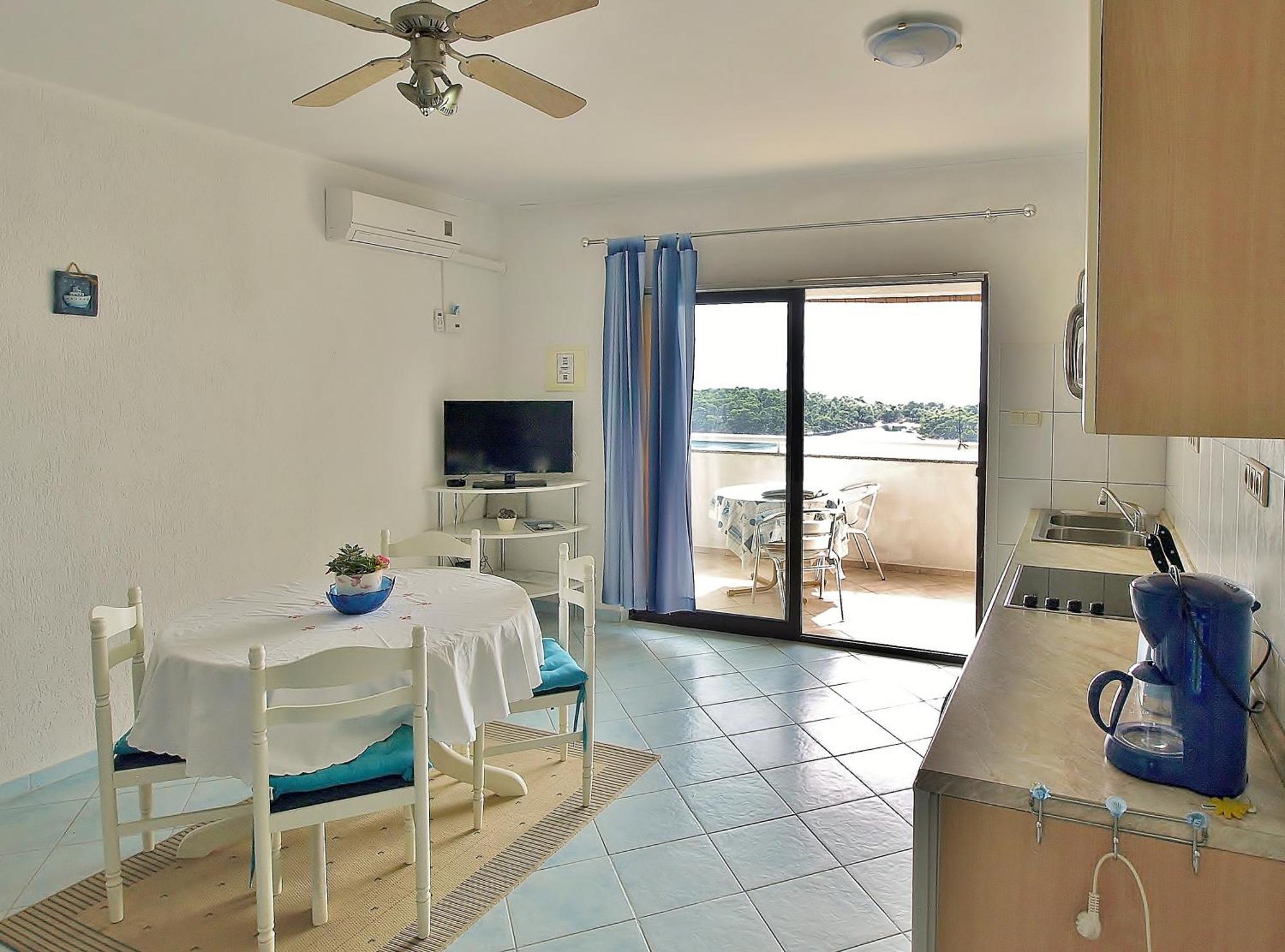 Apartments Eufemija Раб Екстериор снимка