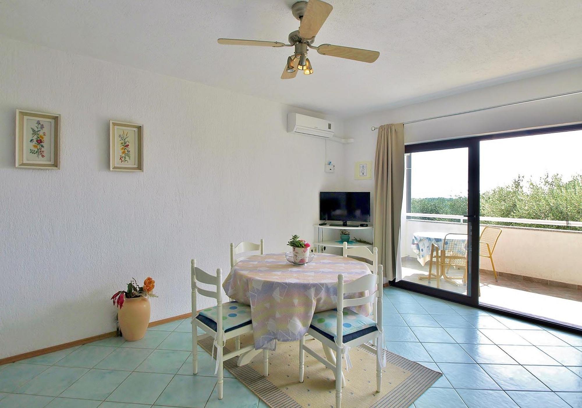Apartments Eufemija Раб Екстериор снимка